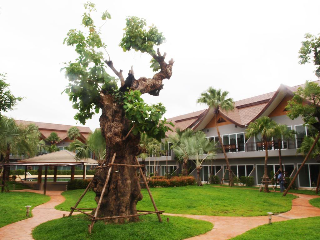 Taman Resort Phitsanulok Exteriör bild